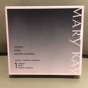 NIB Mary Kay Compact (Unfilled)
